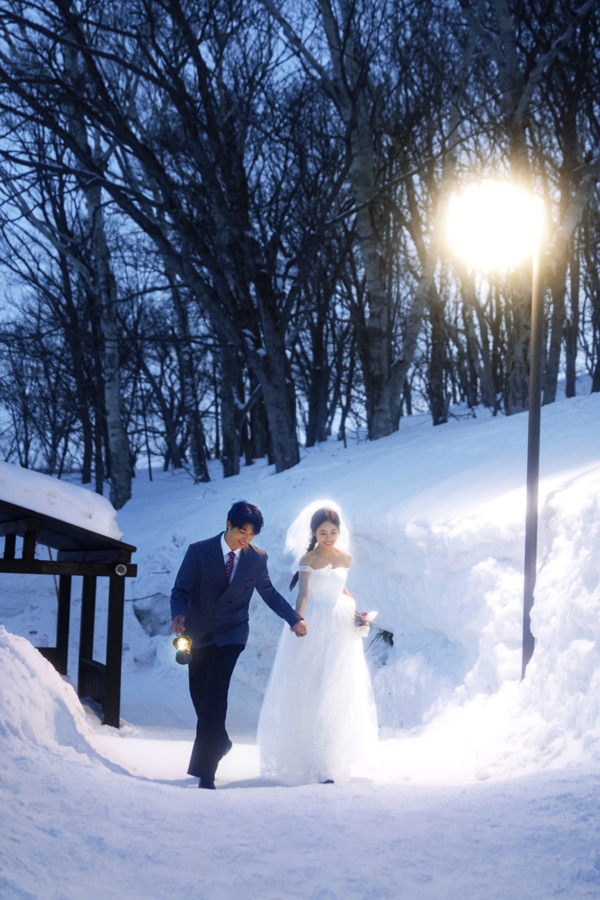 北海道の夜景と雪のウェディング写真