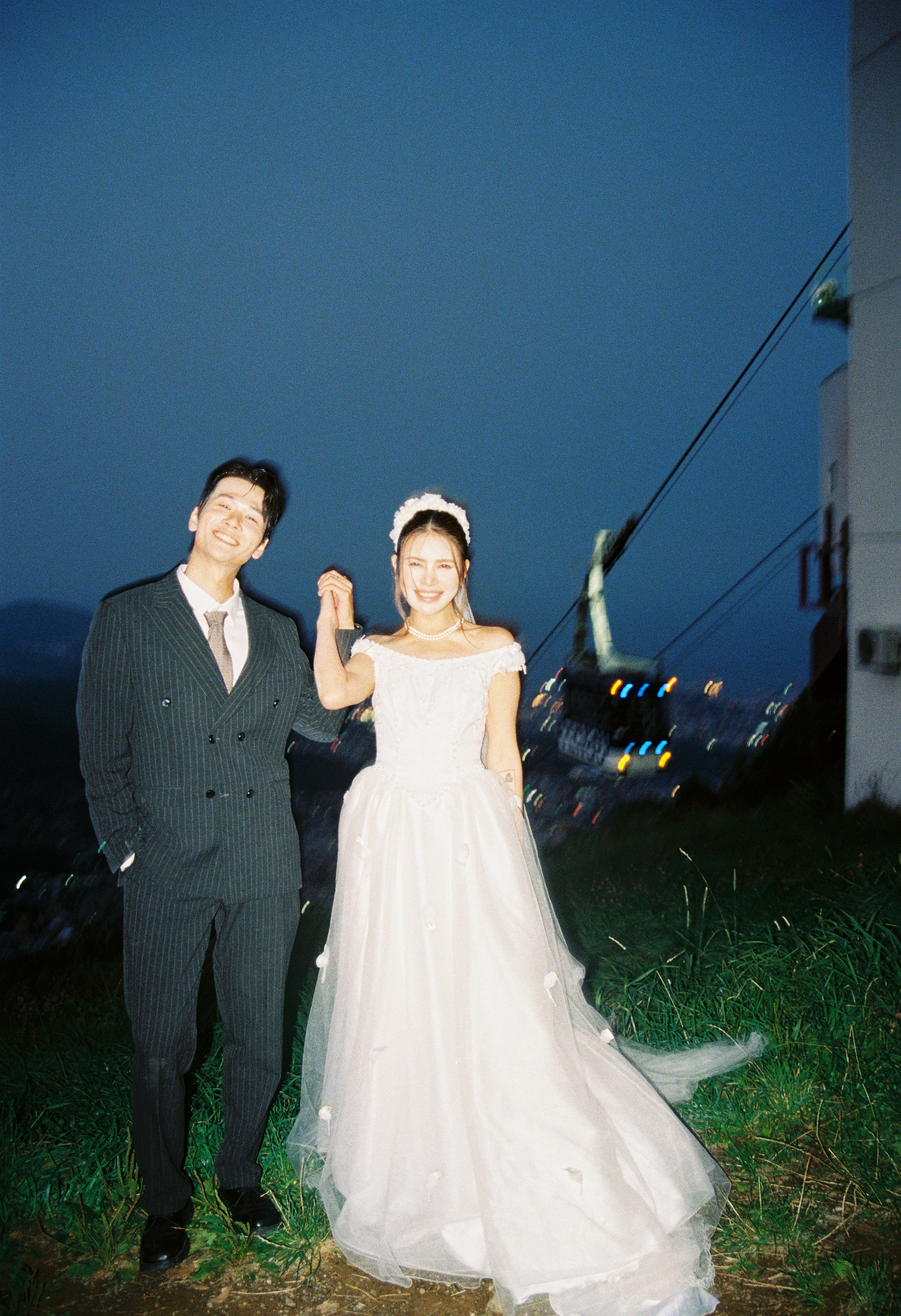 北海道蓝调时分的新人婚纱照