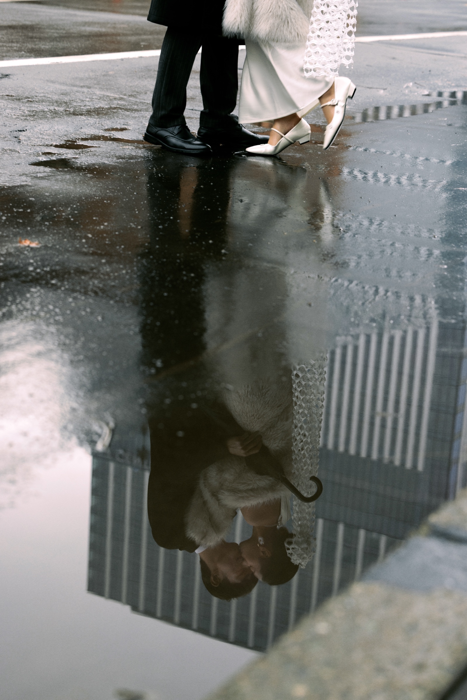 雨雪地面倒影里的日本婚纱旅拍细节