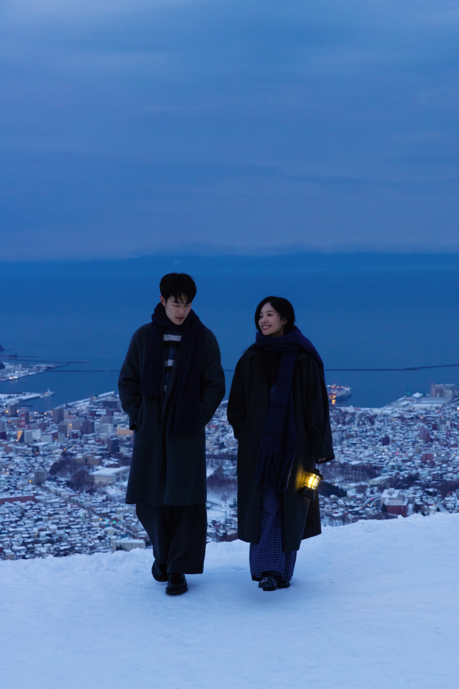 小樽天狗山夜色雪地恋人旅拍