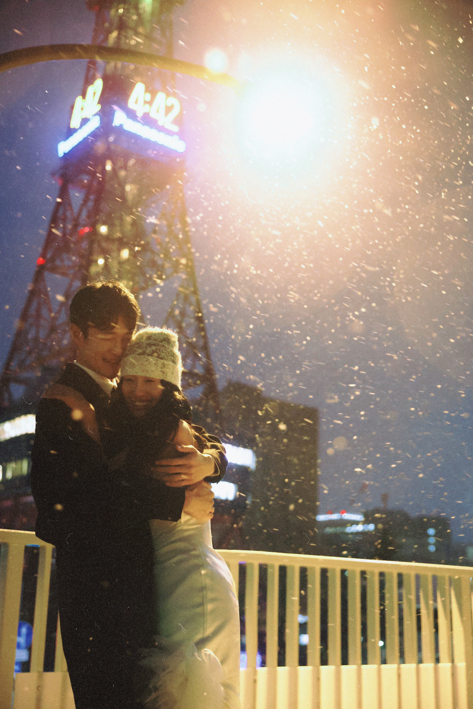 札幌电视塔雪夜恋人婚纱照