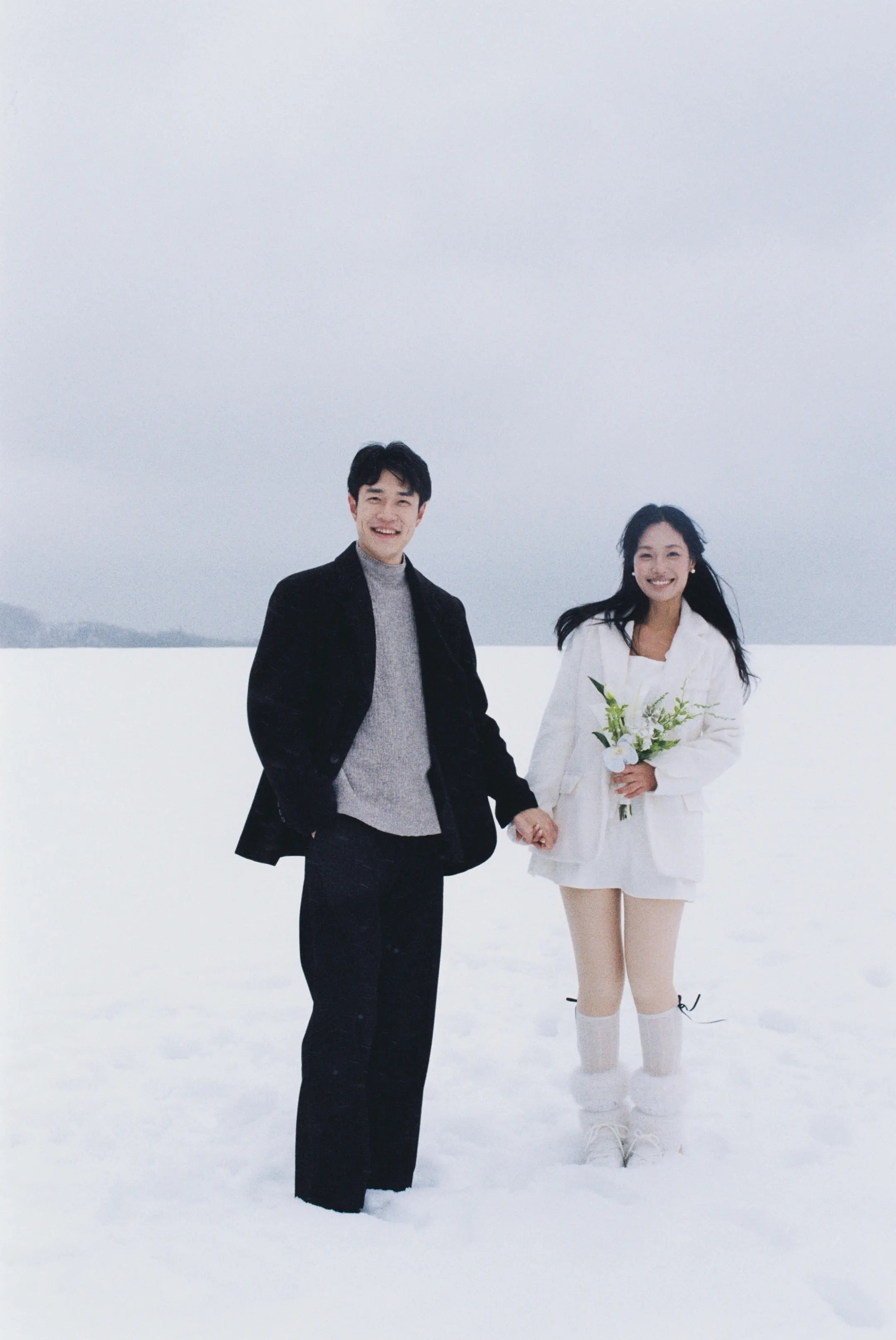 北海道雪原牵手婚纱照