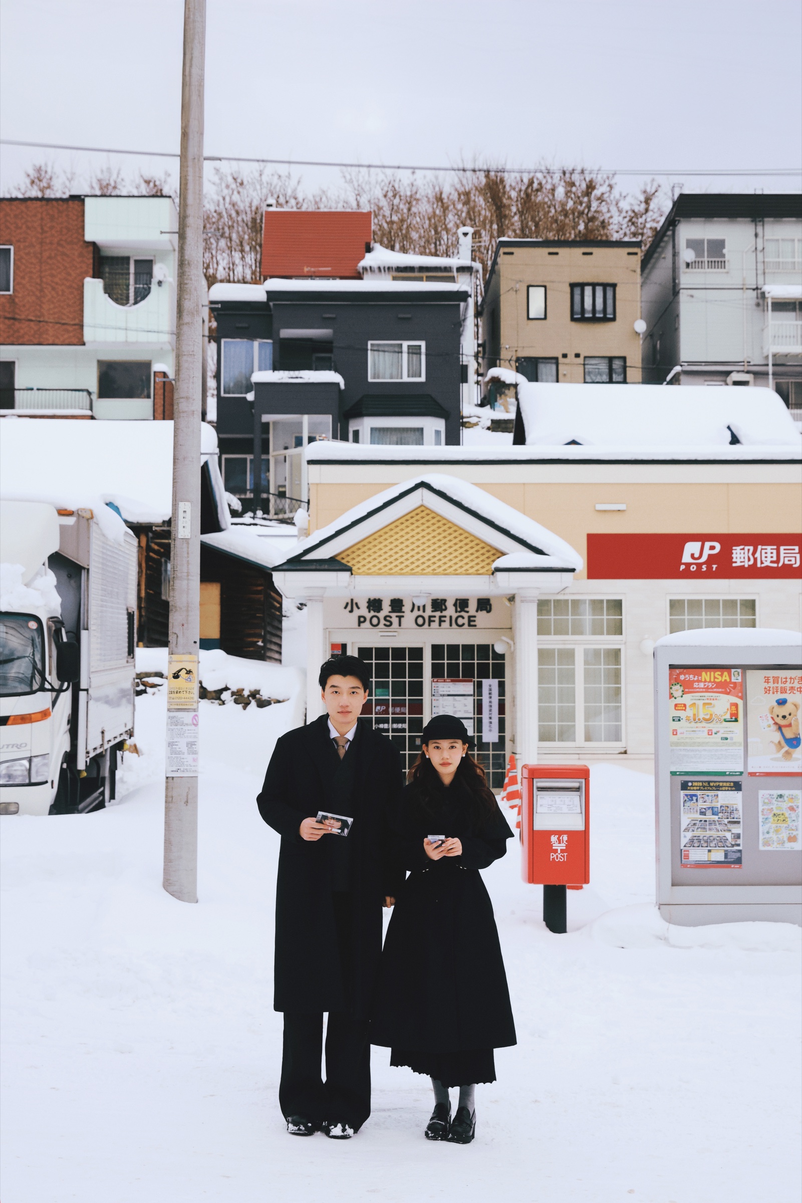 小樽雪天邮局街区里的情侣写真